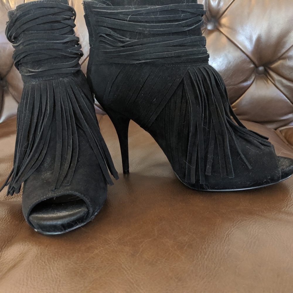 Shoedazzle black booties